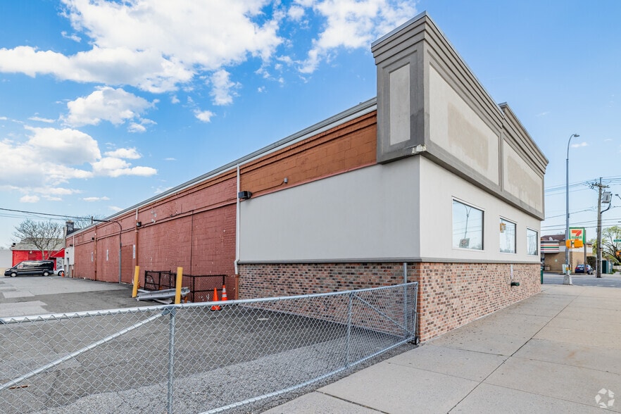 More Photos Of 254-05 Hillside Ave, Bellerose Freestanding For Lease