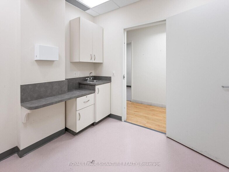 More Photos Of 1560 Queen St W, Toronto Storefront Retail Office For Lease