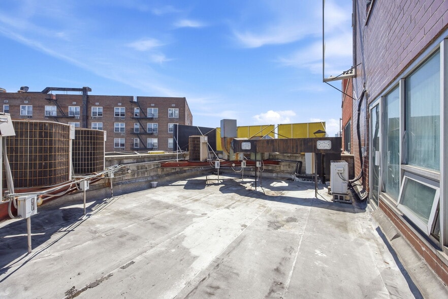 More Photos Of 136-21 41st Ave, Flushing Storefront Retail Office For Sale