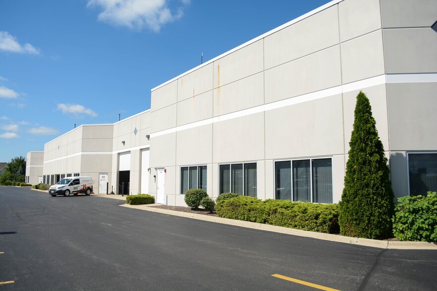 More Photos Of 26735 W Commerce Dr, Volo Warehouse For Sale