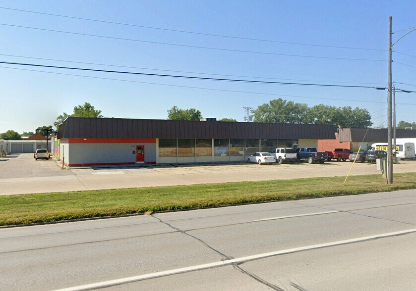 Primary Photo Of 1537 E Euclid Ave, Des Moines Showroom For Sale