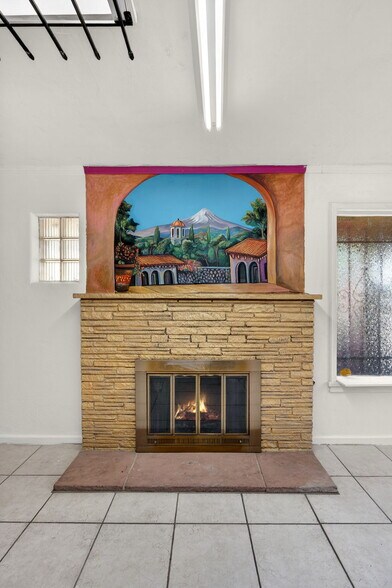 More Photos Of 4401 N 16th St, Phoenix Freestanding For Lease