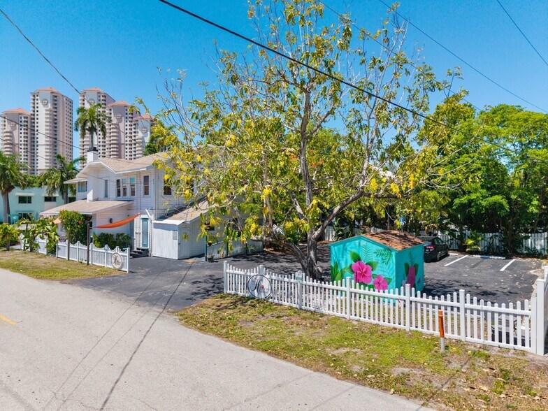 More Photos Of 2135 Mcgregor Blvd, Fort Myers Hospitality For Sale