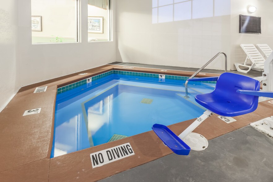 More Photos Of 7576 S Pere Marquette Hwy, Pentwater Hotel For Sale