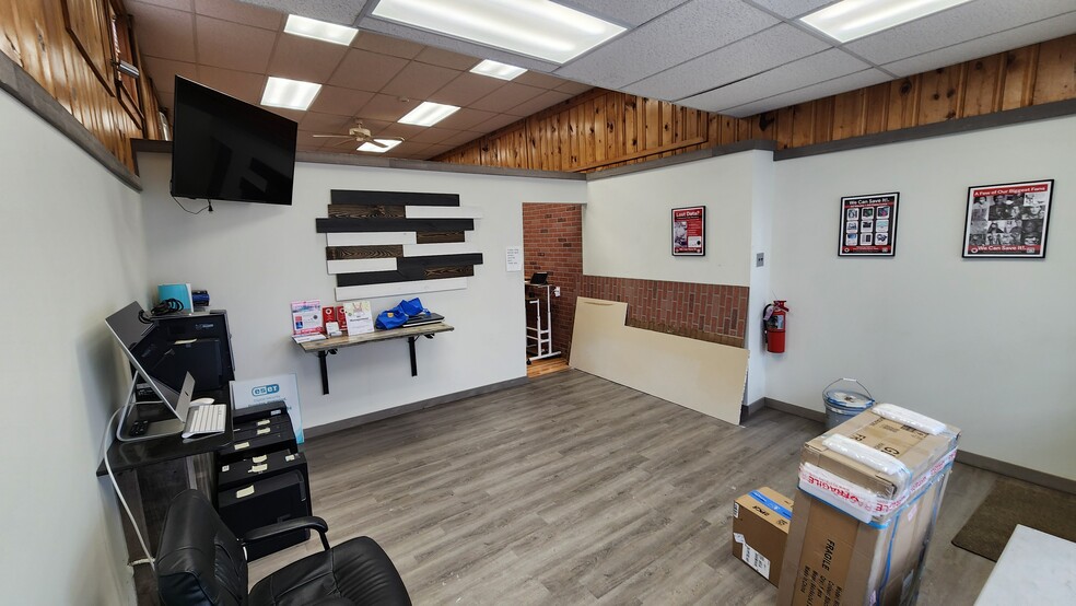 More Photos Of 11 N Broadway, Pitman Storefront Retail Residential For Lease