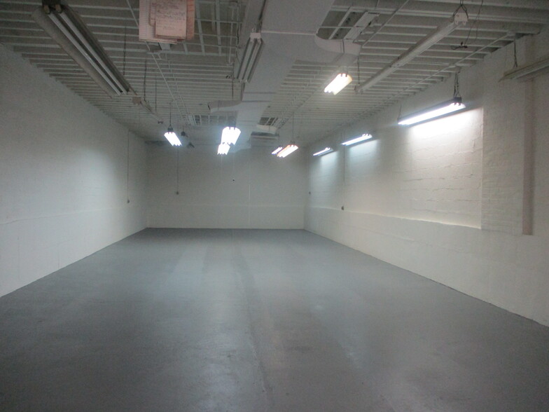 Primary Photo Of 9112 143rd St, Jamaica Warehouse For Lease