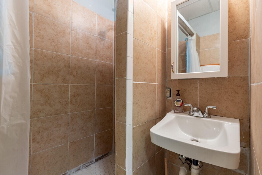 More Photos Of 414 Boston St, Topsfield Office For Sale