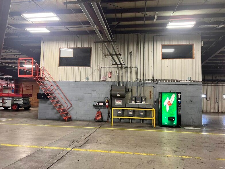 More Photos Of 1015 W 9th St, Mount Carmel Warehouse For Sale