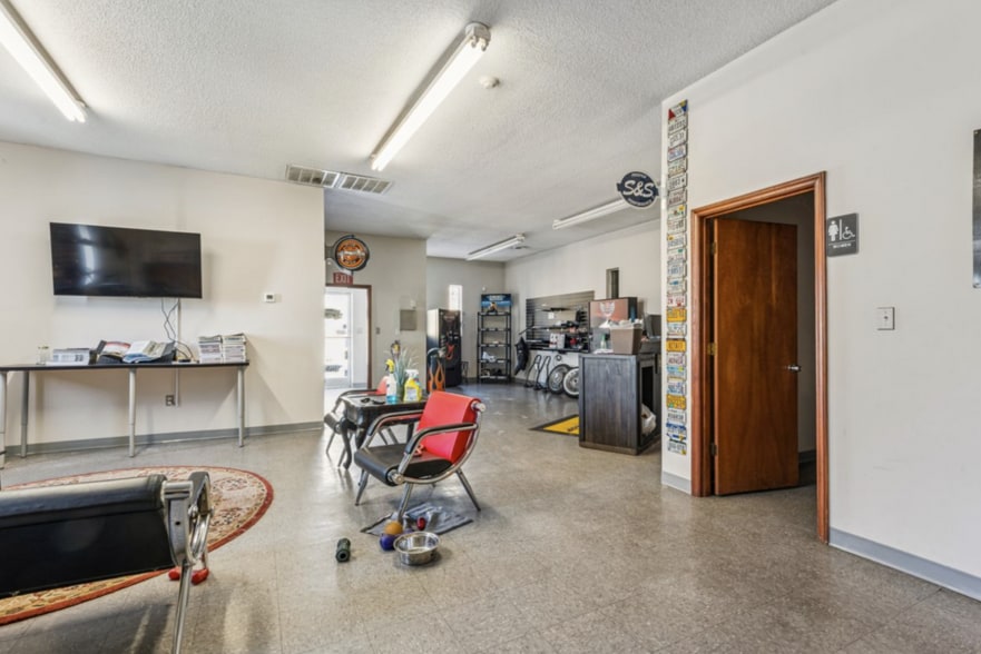 More Photos Of 1222 Hardin Rd, Dallas Flex For Lease