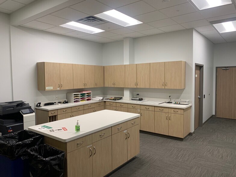 More Photos Of 7600-7650 Golden Triangle Dr, Eden Prairie Research And Development For Lease