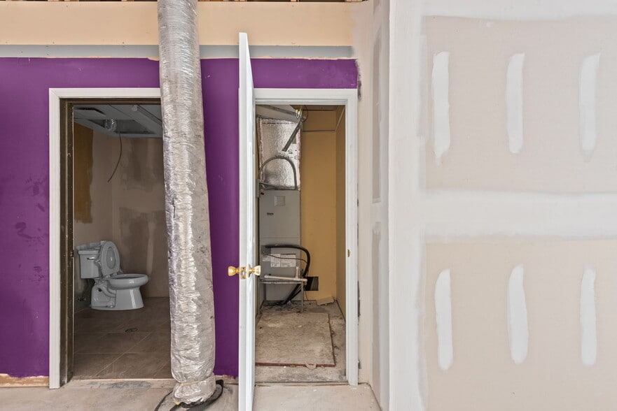 More Photos Of 2401 Ruth Hentz Ave, Panama City Flex For Lease