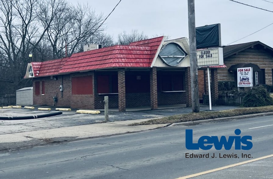 Primary Photo Of 2155 Belmont Ave, Youngstown Fast Food For Sale