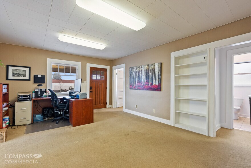More Photos Of 204 NE 4th St, Bend Office For Sale