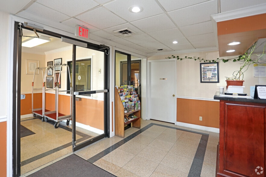 More Photos Of 127 Ontario Dr, Mount Hope Hotel For Sale