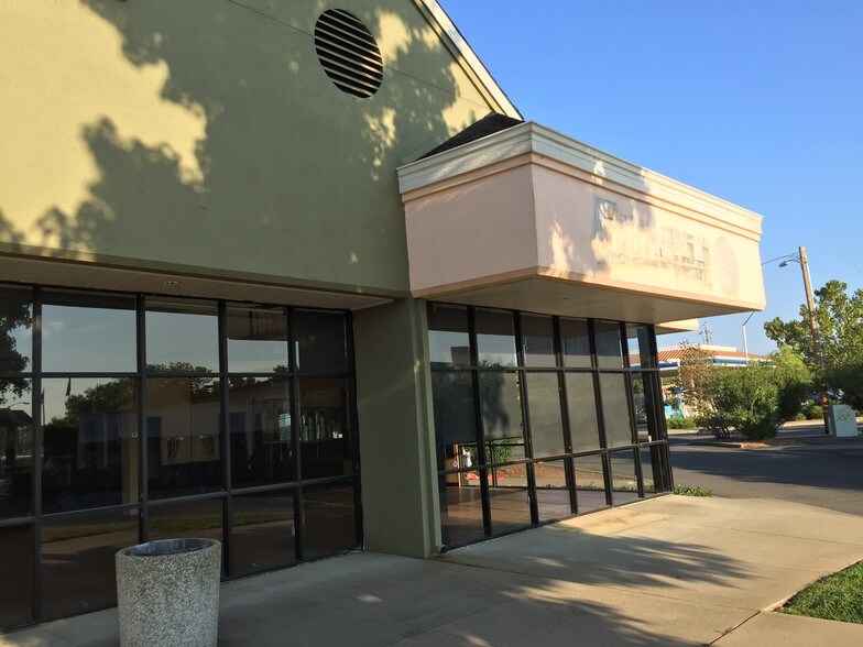 More Photos Of 72-76 Lake Blvd, Redding Storefront For Lease