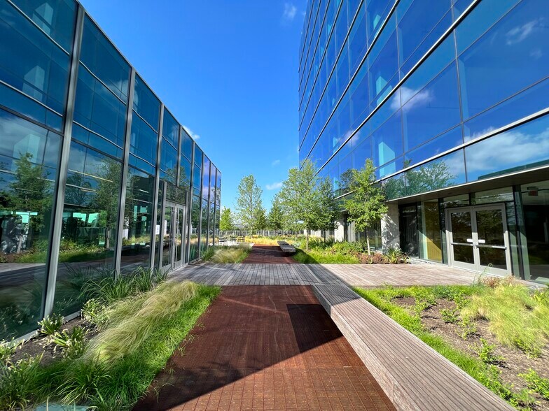 More Photos Of 401 S 1st St, Austin Office For Sale