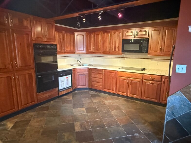 More Photos Of 4920 Harrison St, Pittsburgh Warehouse For Lease