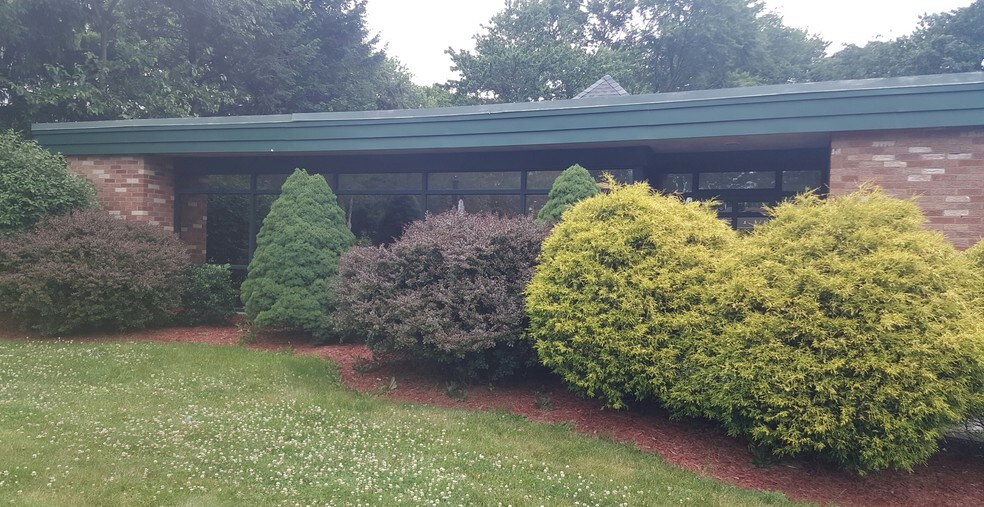 More Photos Of 190 Parish Dr, Wayne Office For Lease
