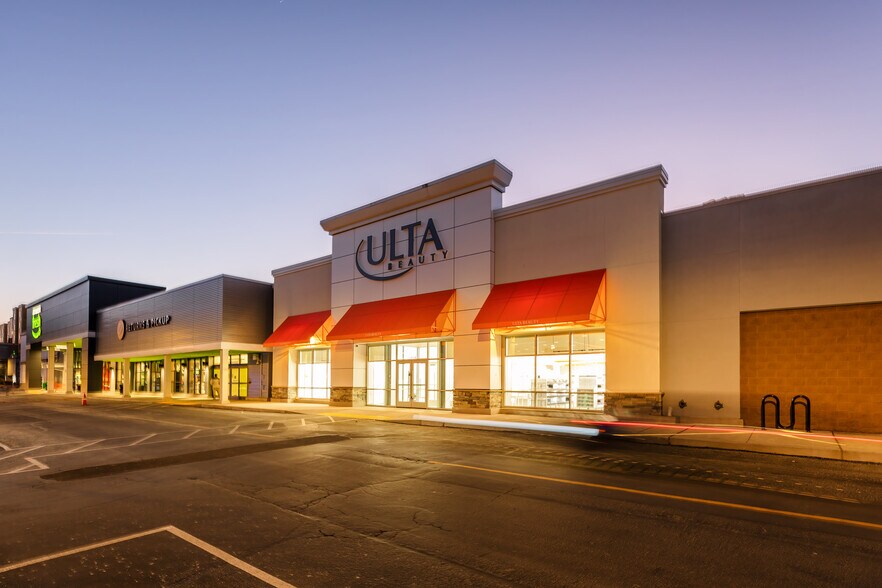 More Photos Of 13201 Aurora Ave N, Seattle Unknown For Lease