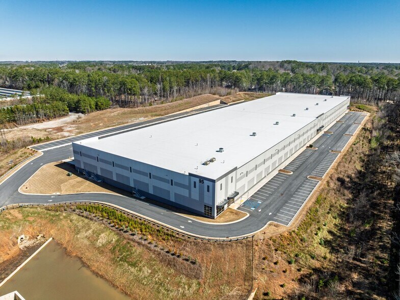 More Photos Of 95 Raymond Hill Rd, Newnan Distribution For Lease