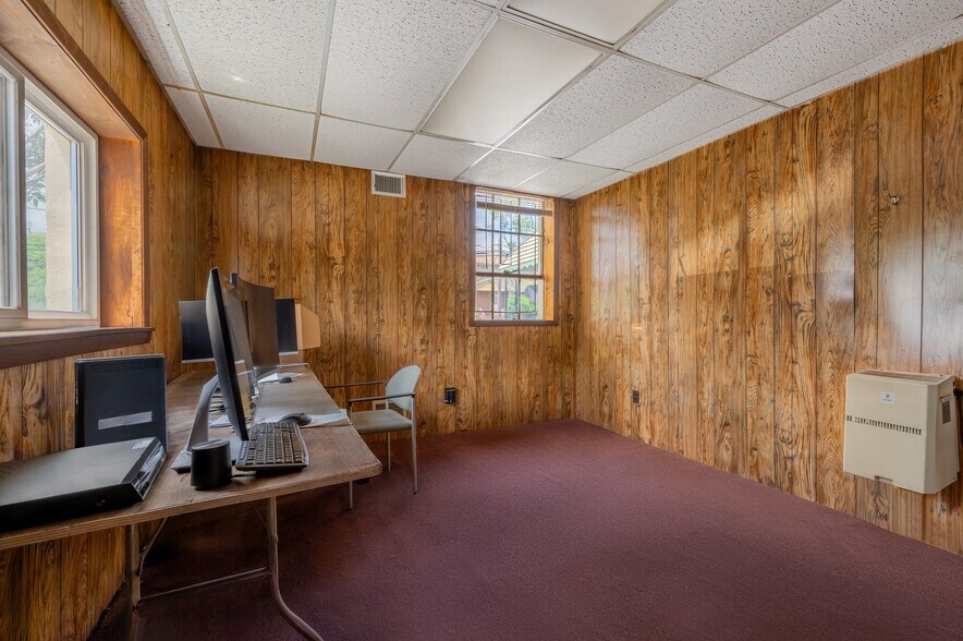 More Photos Of 12 Fairview Ave, Edison Service For Lease