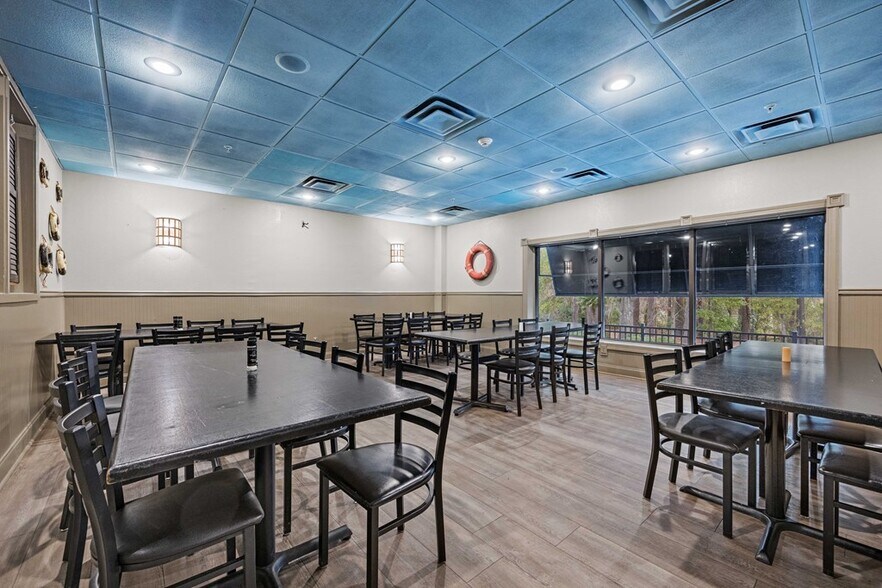 More Photos Of 1405 Gornto Rd, Valdosta Restaurant For Sale