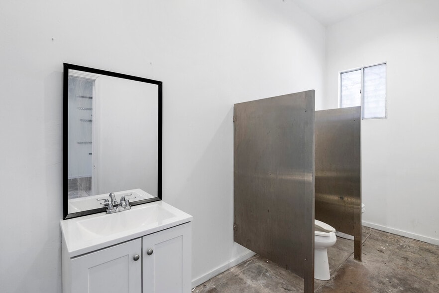 More Photos Of 3238 Union Pacific Ave, Los Angeles Industrial For Lease