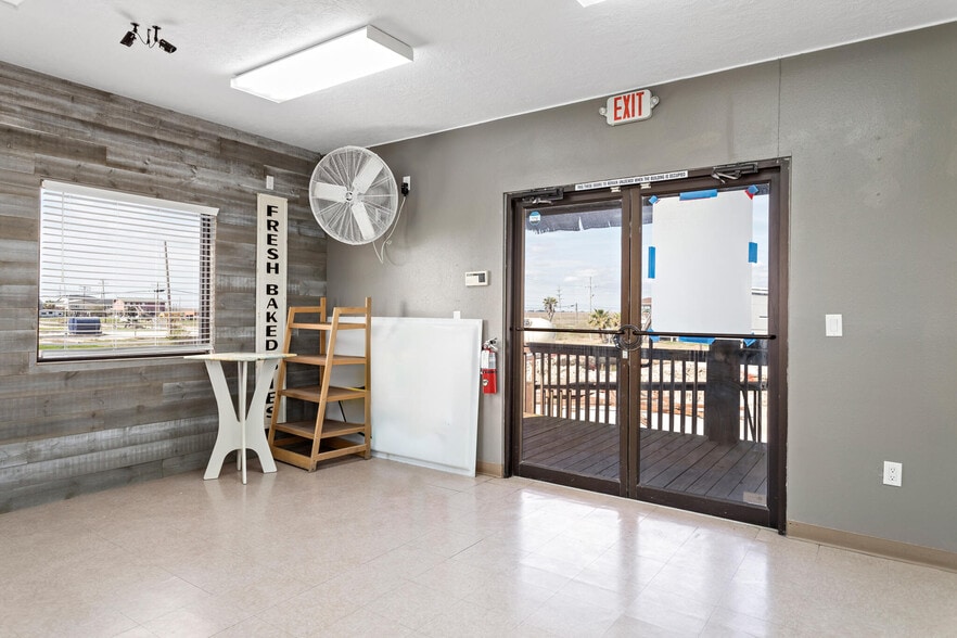 More Photos Of 5140 Gulfway Dr, Sabine Pass Restaurant For Sale