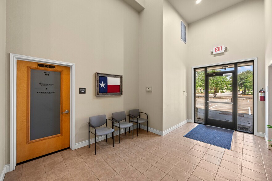 More Photos Of 1921 Corporate Dr, San Marcos Office For Lease