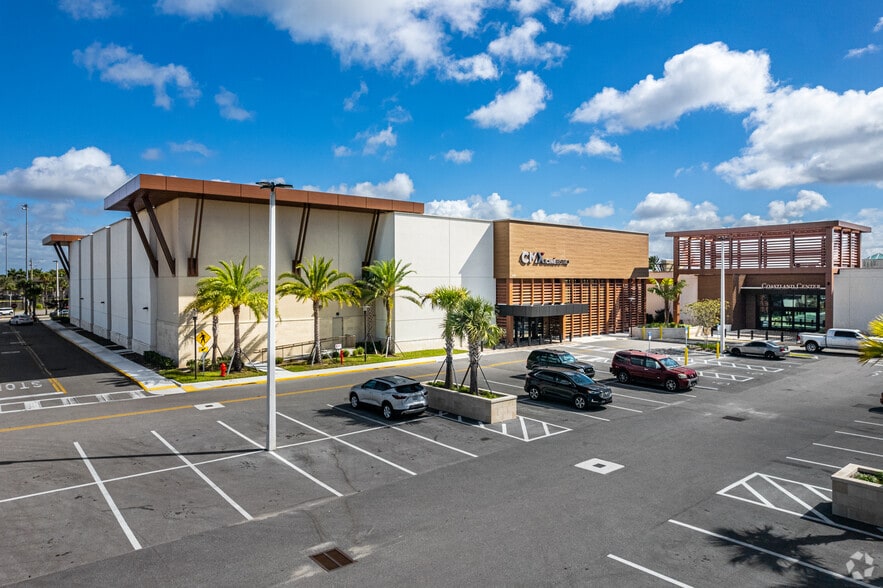 More Photos Of 1900 Tamiami Trl N, Naples Unknown For Lease