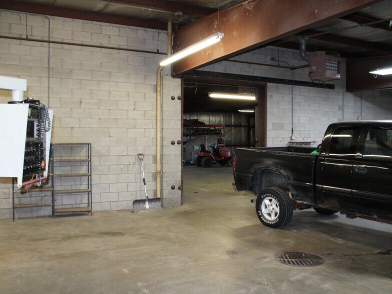 More Photos Of 683 Sullivan Dr, Fond Du Lac Warehouse For Sale