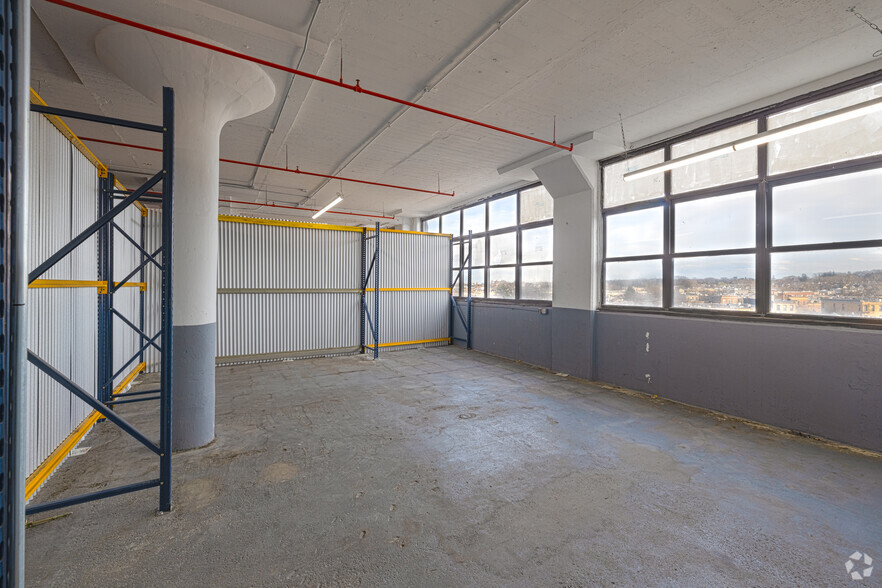 Primary Photo Of 59-00 Decatur St, Ridgewood Warehouse For Lease