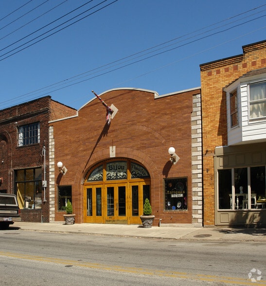 Primary Photo Of 7806 Lorain Ave, Cleveland Storefront For Sale