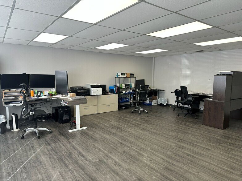 More Photos Of 4252 93 St NW, Edmonton Light Manufacturing For Lease
