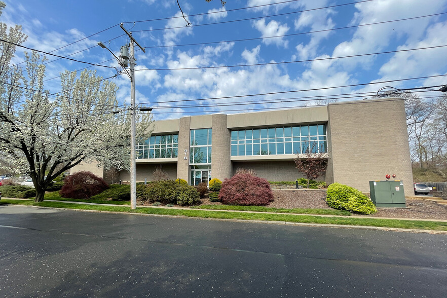 Primary Photo Of 418 Meadow St, Fairfield Office For Sale