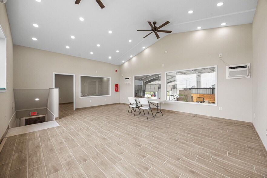 More Photos Of 15002 Bj Dusek Rd, Wallis Flex For Sale