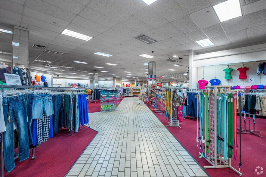 More Photos Of 3602 W Airport Fwy, Irving Department Store For Sale