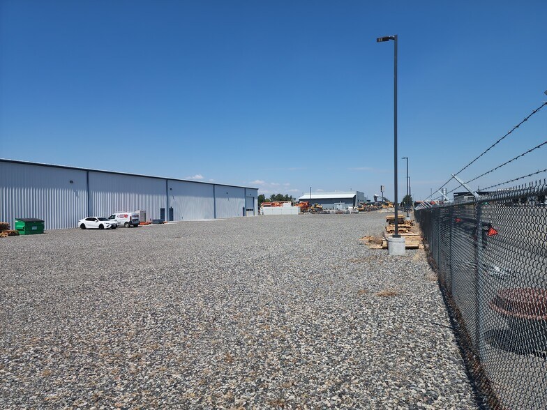 More Photos Of 1237 N California Ave, Pasco Distribution For Lease