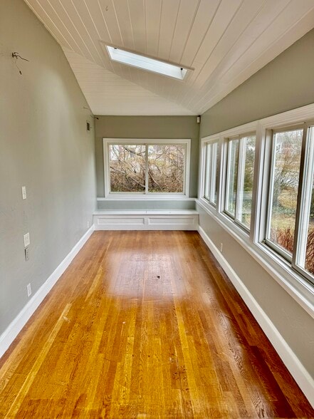 More Photos Of 110 Main St, Kingston Office For Sale