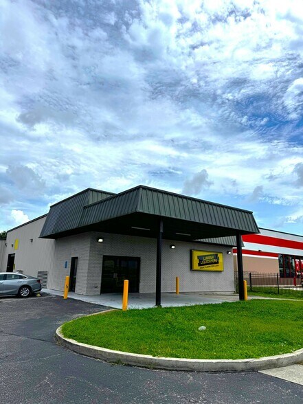 More Photos Of 2214 N Washington Blvd, Sarasota Warehouse For Lease