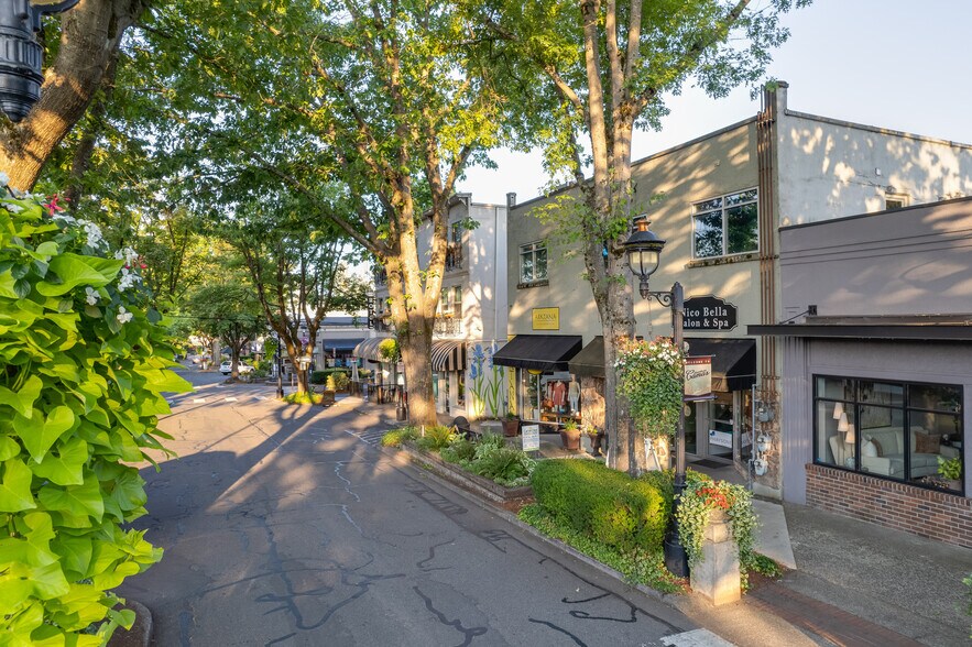 More Photos Of 415-419 NE Fourth Ave, Camas Storefront Retail Office For Lease