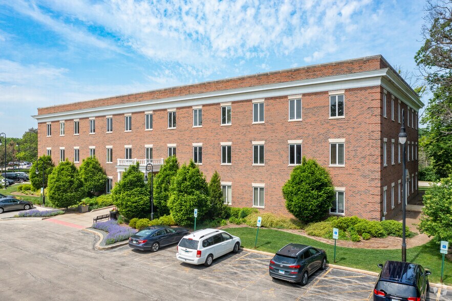 More Photos Of 11 Salt Creek Ln, Hinsdale Medical For Lease