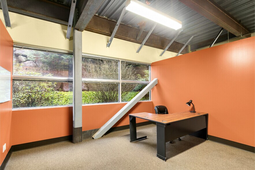 More Photos Of 11109 Slater Ave NE, Kirkland Office For Sale