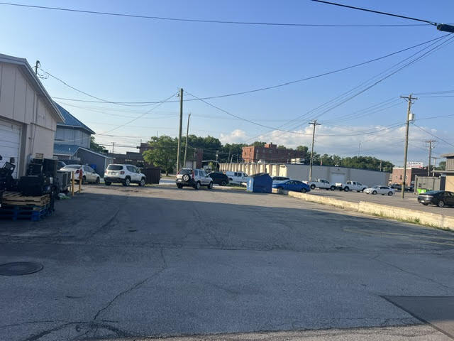 More Photos Of 212 N Washington St, Crawfordsville Convenience Store For Sale