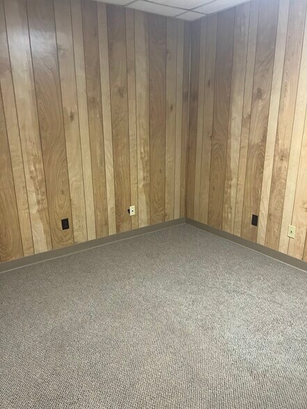 More Photos Of 201 Triana Blvd, Huntsville Warehouse For Lease