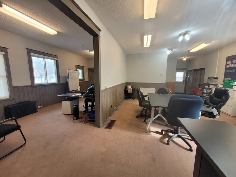 More Photos Of 23 Scugog St, Clarington Office For Sale