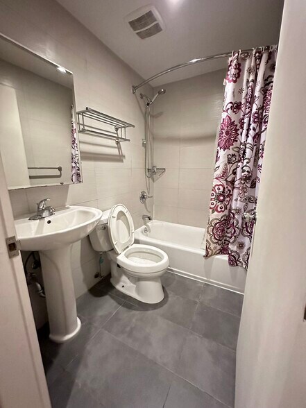 More Photos Of 13553 Northern Blvd, Flushing Apartments For Sale