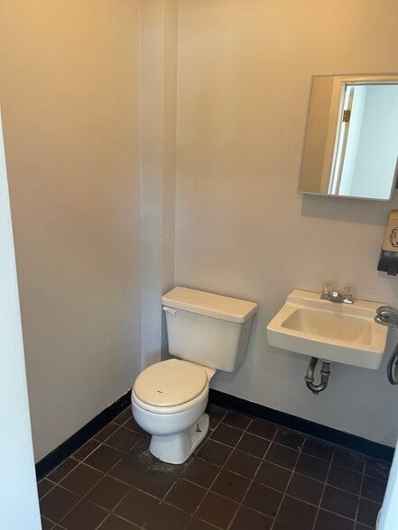 More Photos Of 1478 HWY 17 North, Mt Pleasant, SC 29464, Mount Pleasant Auto Repair For Lease
