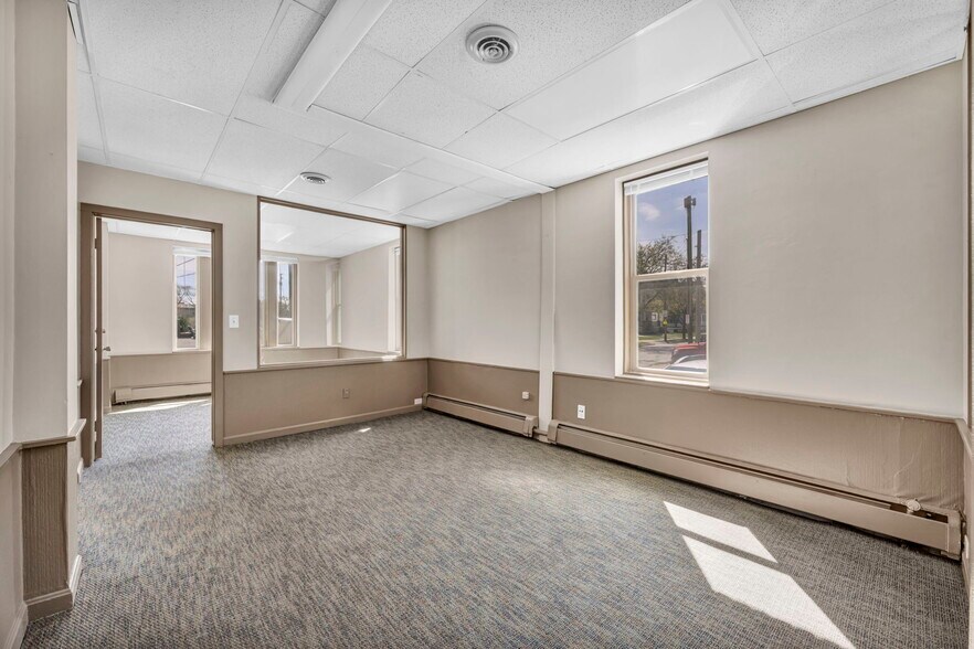More Photos Of 15705 Detroit Ave, Lakewood Office For Lease