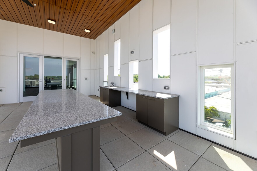 More Photos Of 300 S Hollywood St, Memphis Apartments For Sale